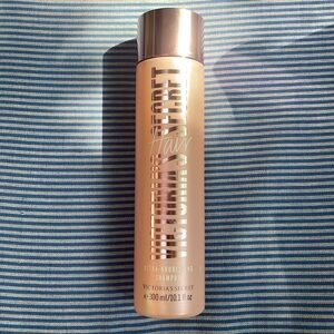 Victoria's Secret Ultra Nourishing shampoo